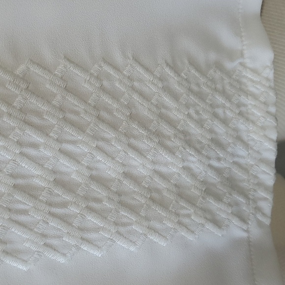 J.Crew women's top, off white. Short sleeves, enbroidery down front size XXS. - Picture 4 of 9